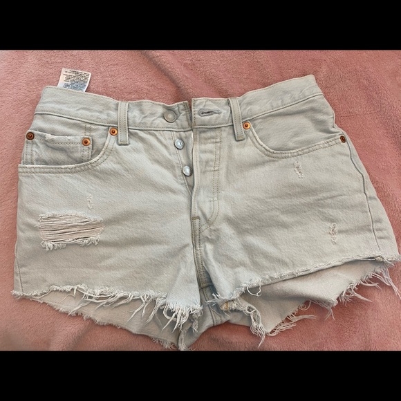 501 Levi’s white wash Jean shorts - Picture 2 of 7